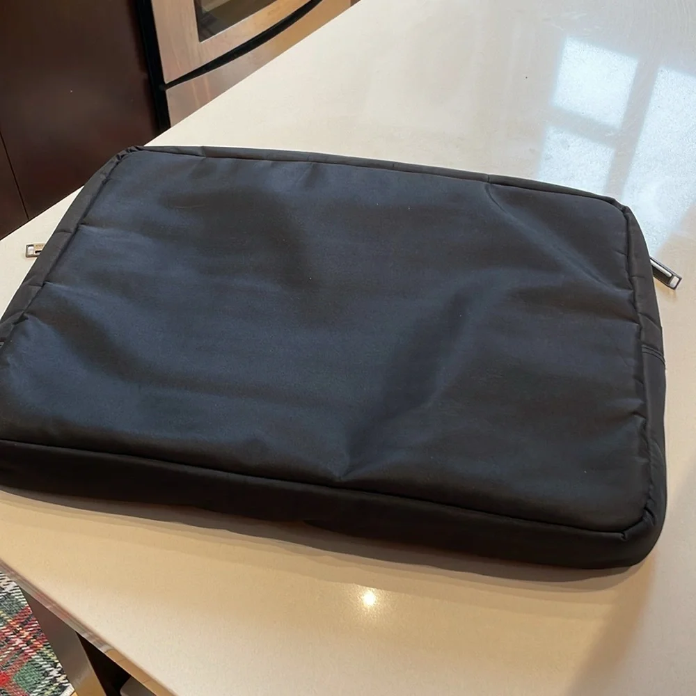 Everki 18” Commuter Laptop Sleeve w/ Memory Foam, Front Stash Pocket